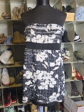 L8teR Black and White Strapless Floral Top